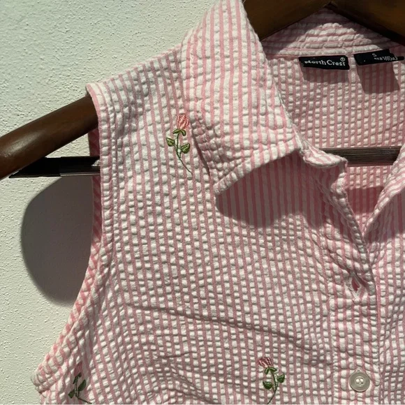 North Crest Sleeveless Embroidered Floral Seersucker Collared Button Up Top - Picture 3 of 7